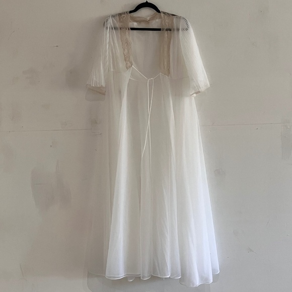 Vintage Other - Vintage ivory and cream sheer full length Chemise